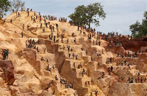 Gold mining in China 